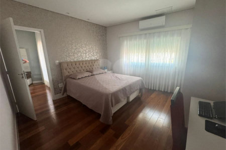 Sobrado à venda com 5 quartos, sendo 3 suítes, em Vila Nivi, São Paulo, SP