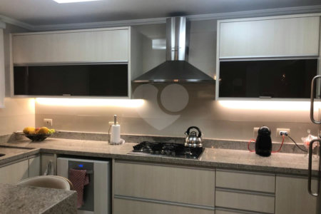 Sobrado à venda com 3 quartos, sendo 2 suítes,  em Vila Nivi, São Paulo, SP