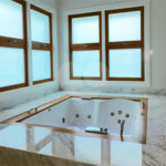 Casa à venda com 4 suítes no condomínio Halvétia Country Residencial, Indaiatuba - SP