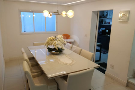 Sobrado à venda com 3 quartos, sendo 1 suíte,  em Vila Oliveira, Mogi das Cruzes, SP