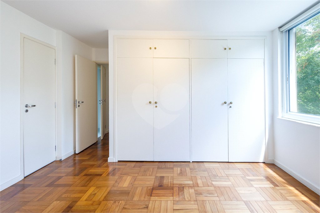 Apartamento à venda com 3 quartos, sendo 1 suíte, em Jardim Europa, São Paulo, SP