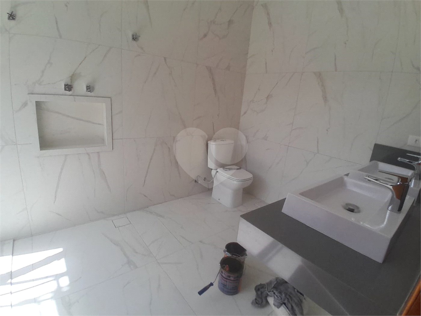 Casa à venda ou para alugar com 3 suítes no condomínio Sausalito, Mairiporã - SP