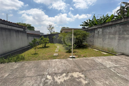 Casa Térrea à venda com 3 quartos, sendo 1 suíte,  em Vila Áurea, Poá, SP