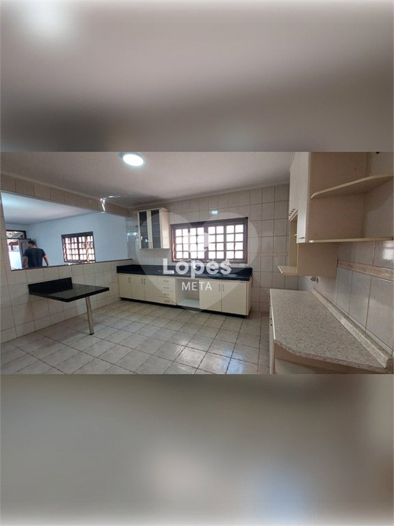 Casa à venda com 3 quartos, sendo 1 suíte, no condomínio Eldourado, São José dos Campos - SP