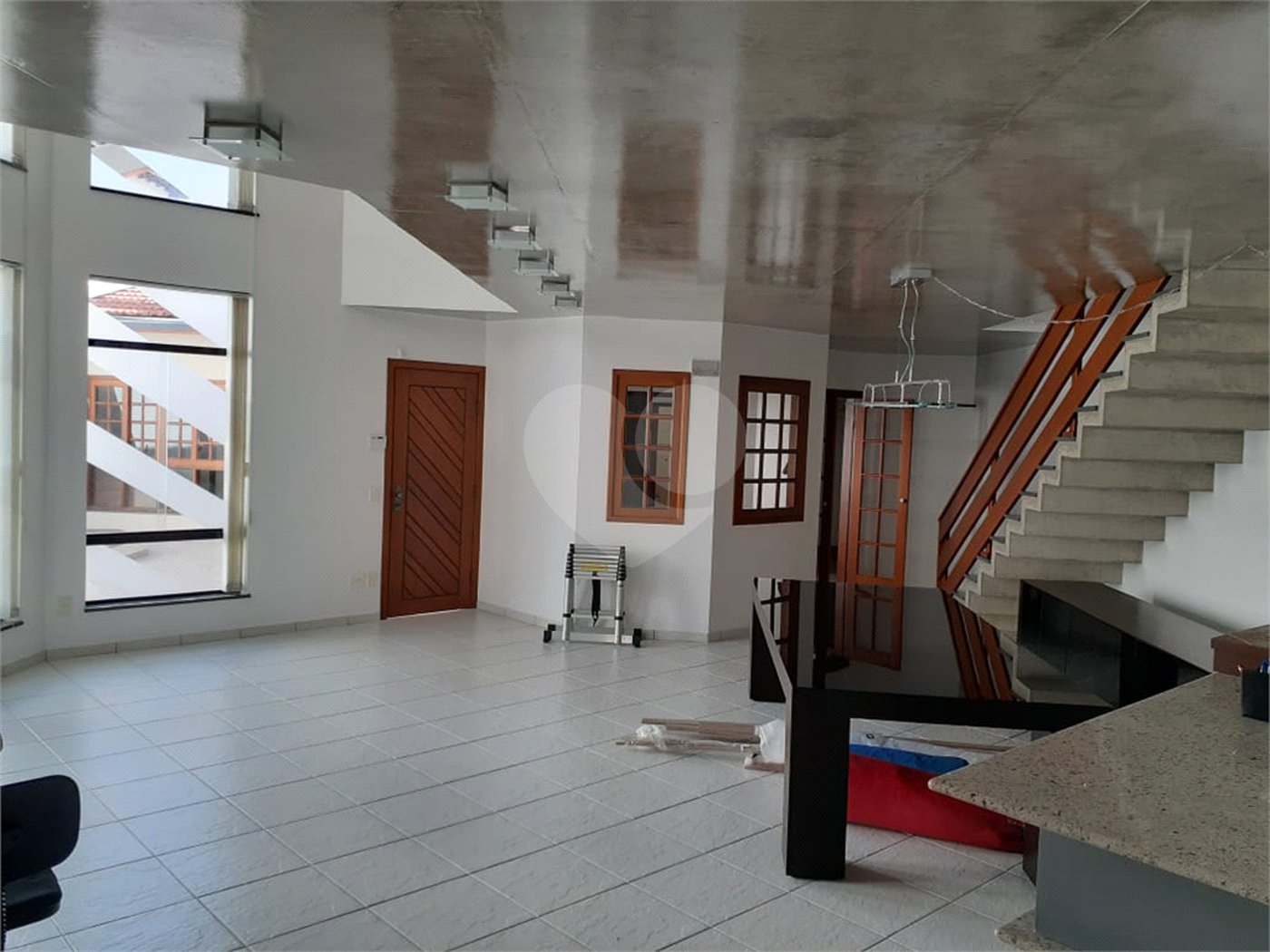 Sobrado à venda com 4 quartos, sendo 2 suítes,  em Tremembé, São Paulo, SP
