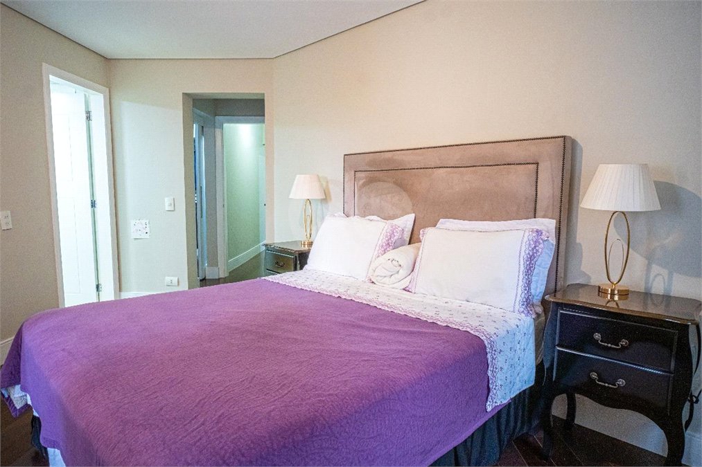 Apartamento à venda com 4 quartos, sendo 3 suítes, em Moema, São Paulo, SP