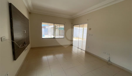 Casa à venda com 3 quartos, sendo 1 suíte,  em Jardim Primaveril, Três Lagoas, MS