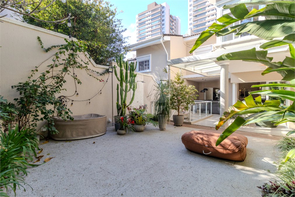 Casa à venda com 5 quartos, sendo 3 suítes, no condomínio Boulevard Saint Michael, São Paulo - SP