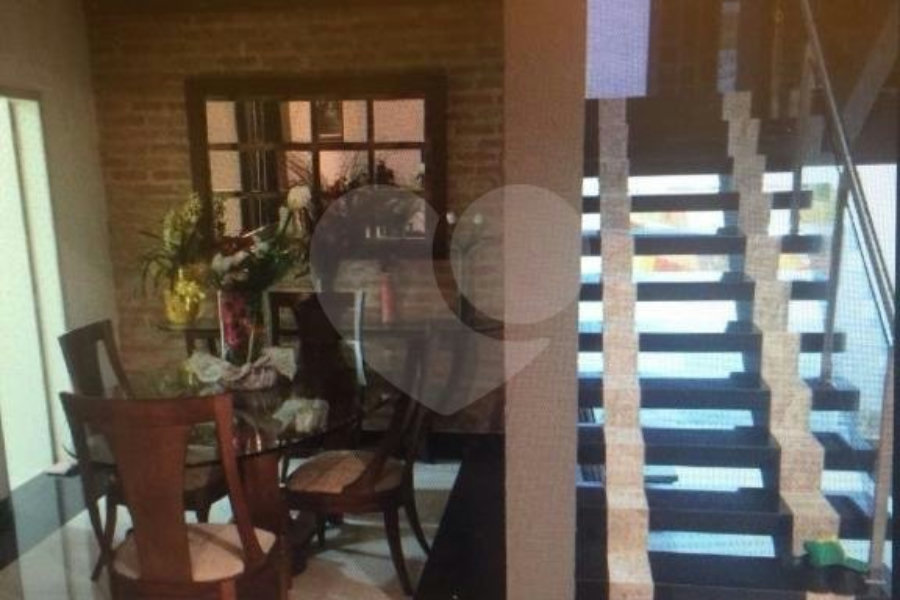 Sobrado à venda com 4 quartos, sendo 2 suítes, em Jaraguá, São Paulo, SP