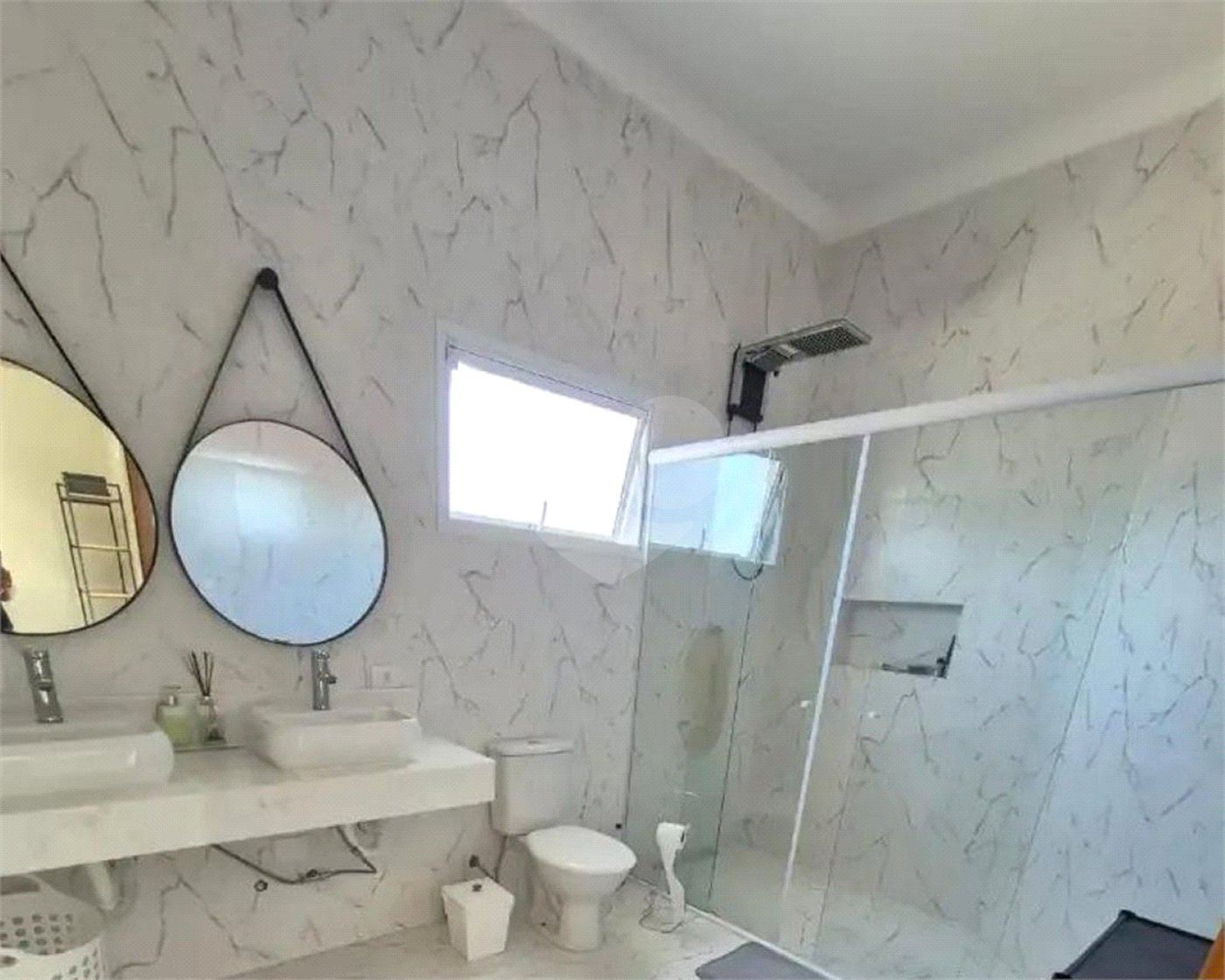 Casa à venda com 3 suítes no condomínio Chácaras Arumã, Sarapuí - SP