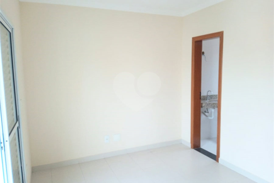 Casa à venda com 3 quartos, sendo 1 suíte, no condomínio Residencial Vila Primavera (zona Norte), São Paulo - SP