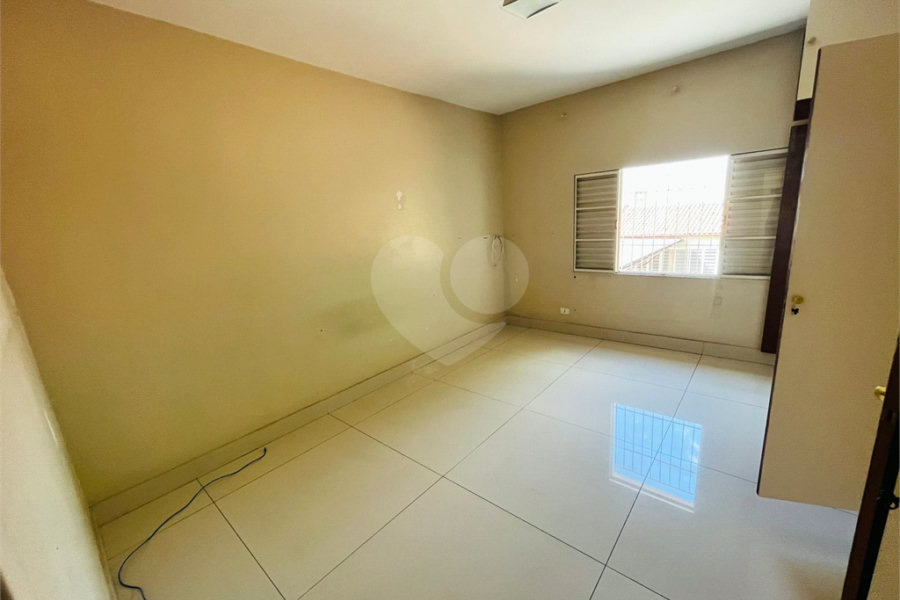 Casa à venda com 4 quartos, sendo 1 suíte, em Jardim São Bento, São Paulo, SP