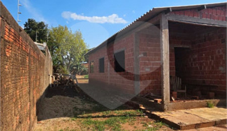Casa à venda com 3 quartos, sendo 1 suíte,  em Vila Áurea, Ponta Porã, MS
