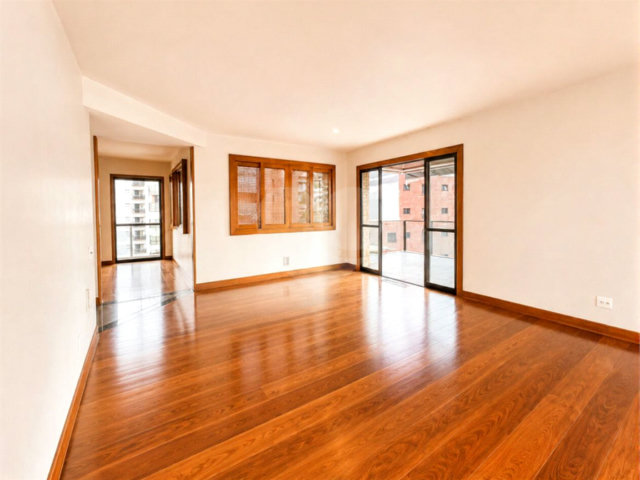 Apartamento à venda com 3 suítes em Moema, São Paulo, SP
