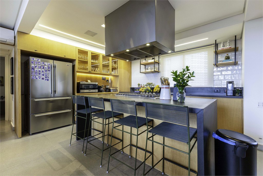 Apartamento à venda com 3 suítes em Jardim das Bandeiras, São Paulo, SP