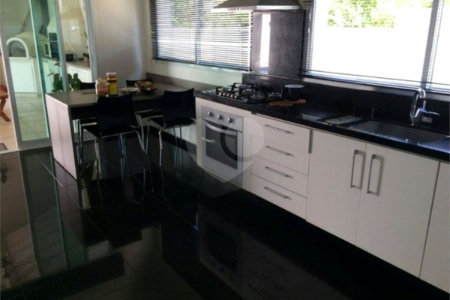 Casa à venda com 3 suítes no condomínio Residencial Jardim Paulista I, Vinhedo - SP