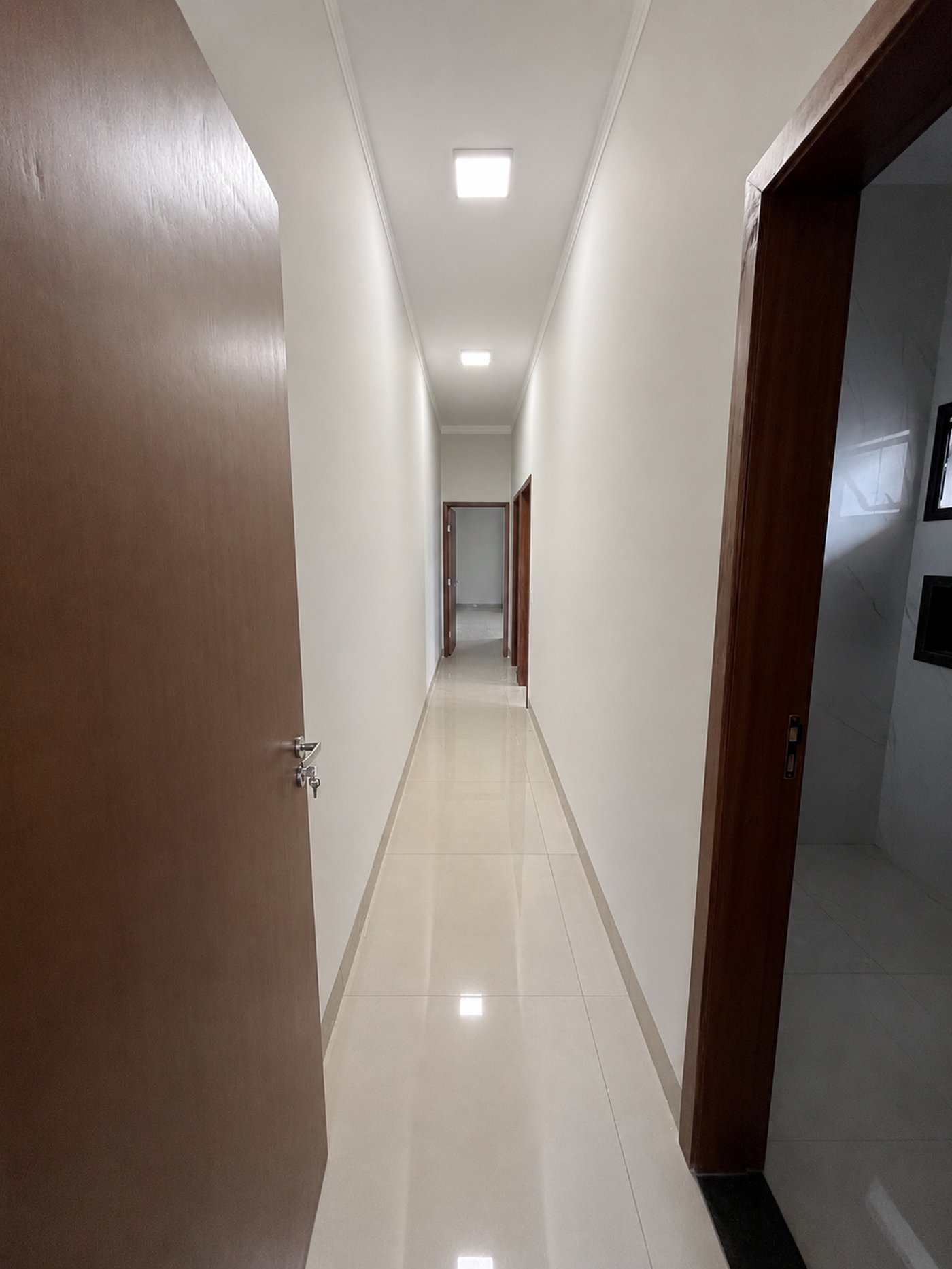 Casa à venda com 3 quartos, sendo 1 suíte,  em Parque Residencial Quinta da Lagoa, Três Lagoas, MS