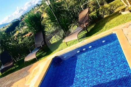 Casa à venda com 3 quartos, sendo 1 suíte,  no condomínio Vista Alegre, Bom Jesus dos Perdões - SP
