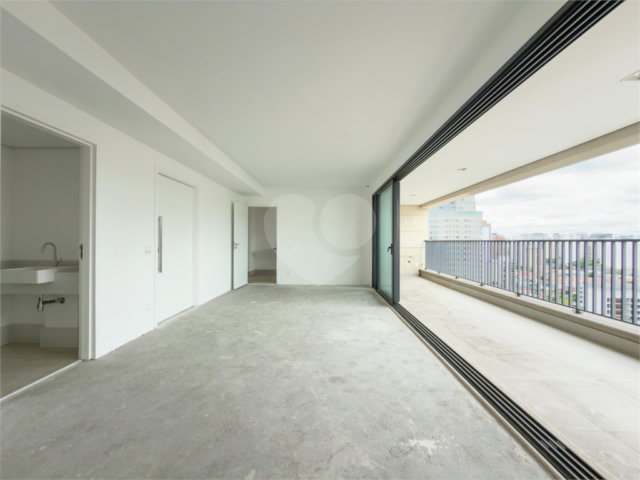 Apartamento à venda com 3 suítes em Vila Nova Conceição, São Paulo, SP