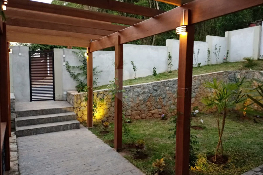 Casa à venda ou para alugar com 5 quartos, sendo 4 suítes, no condomínio Associação Reserva das Hortênsias, Mairiporã - SP