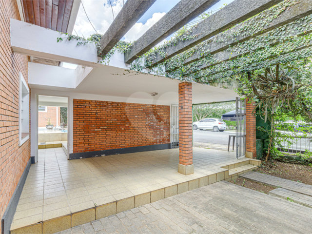 Casa Térrea à venda com 3 quartos, sendo 1 suíte,  em Alto da Boa Vista, São Paulo, SP