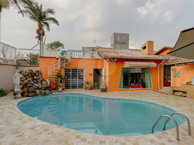 Casa Térrea à venda com 4 quartos, sendo 3 suítes,  em Interlagos, São Paulo, SP