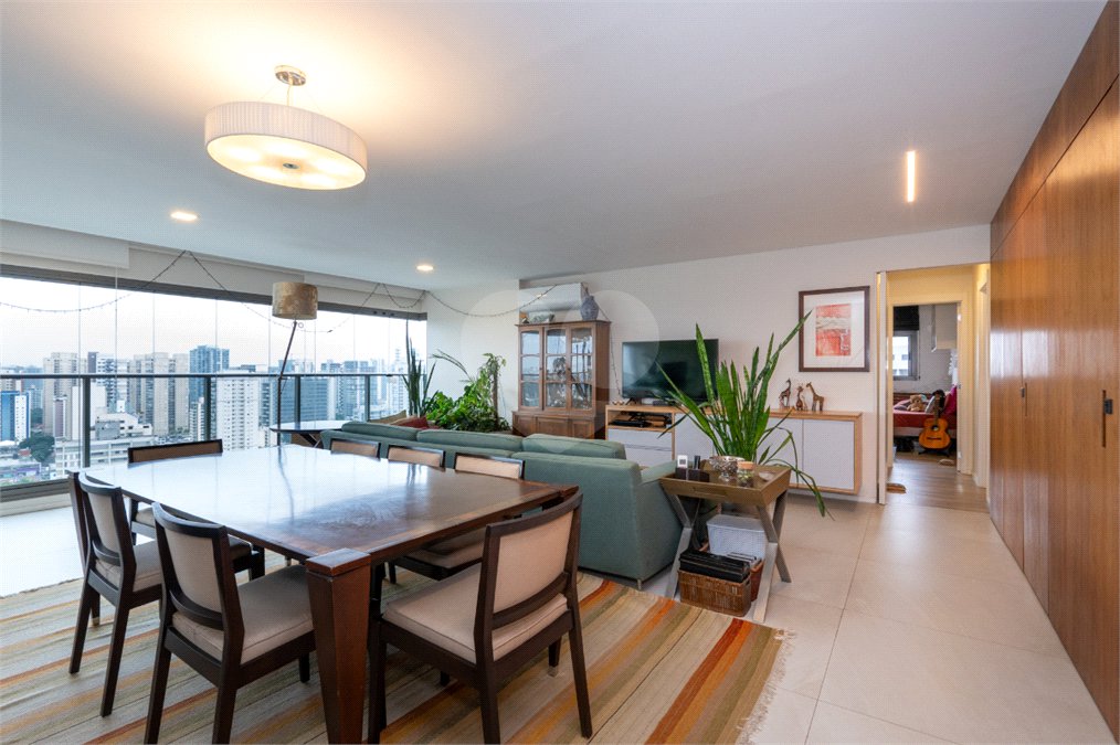 Apartamento à venda com 3 suítes em Campo Belo, São Paulo, SP