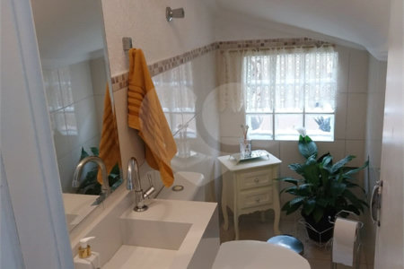 Casa à venda com 3 quartos, sendo 1 suíte, no condomínio Villagio Esperanza, Guarulhos - SP