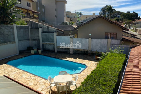 Casa à venda com 3 quartos, sendo 1 suíte, com vista deslumbrante em Recreio Maristela, Atibaia