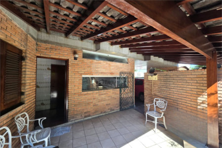Casa à venda com 4 quartos, sendo 2 suítes, em Cidade São Francisco, São Paulo, SP