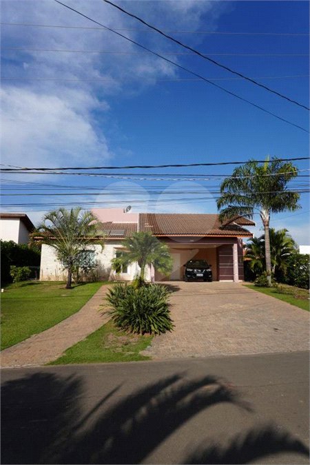 Casa para alugar com 4 quartos, sendo 2 suítes, no condomínio Mont Serrat, Salto - SP