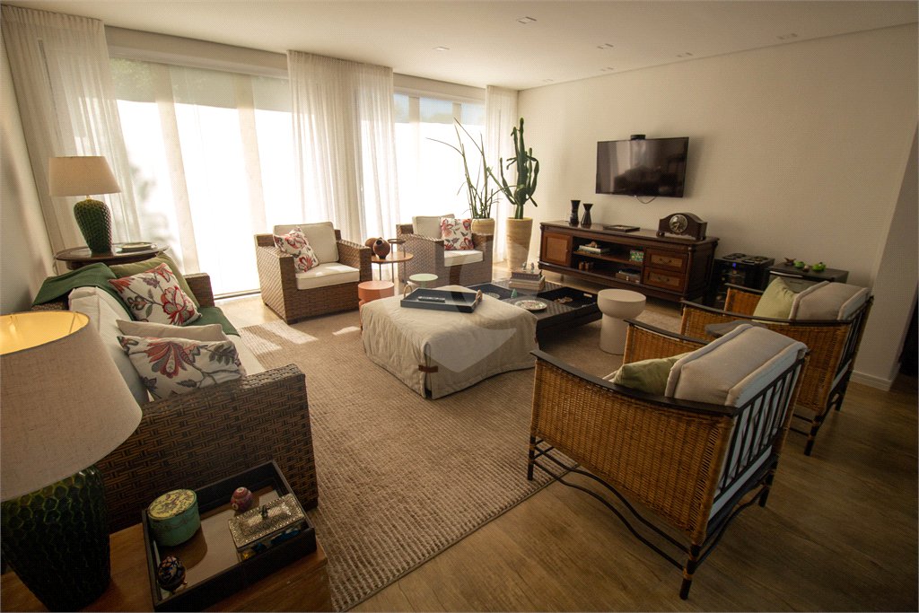 Casa à venda com 4 suítes no condomínio Sítio Primavera, São Roque - SP