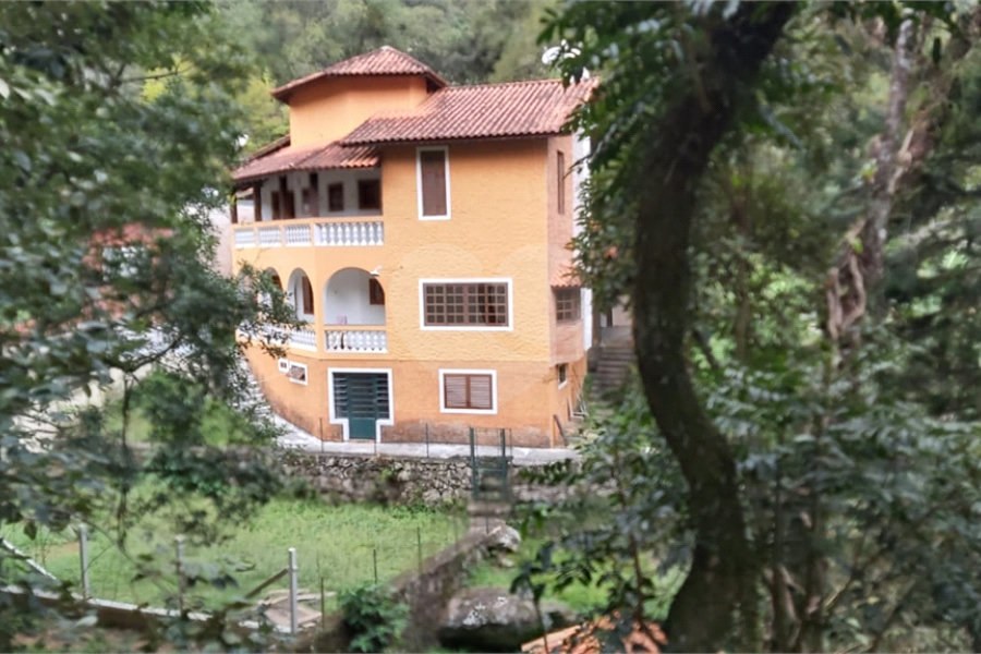 Sobrado à venda com 3 quartos, sendo 2 suítes, em Serra da Cantareira, Mairiporã, SP