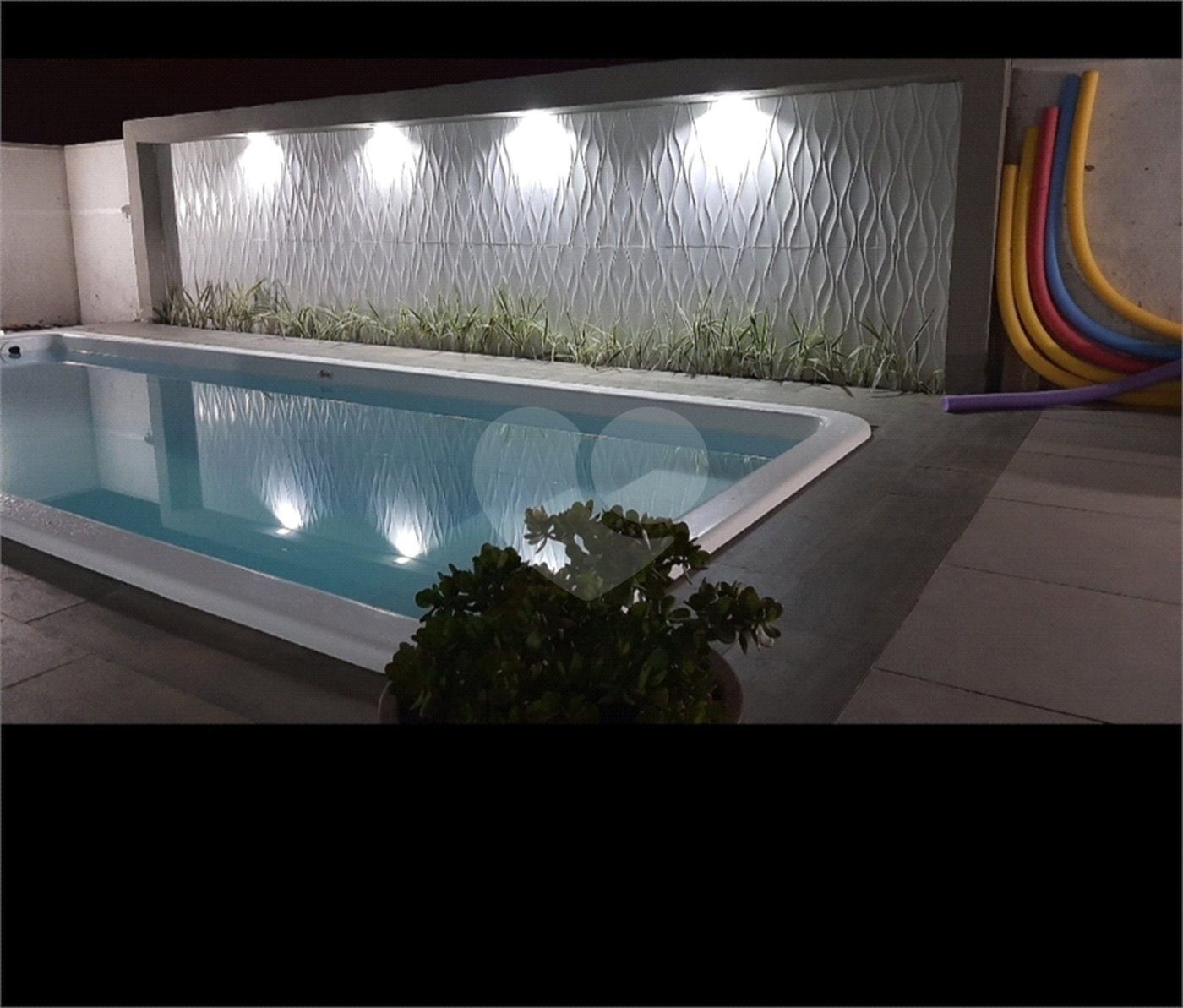 Casa à venda com 3 suítes no condomínio Residencial Veredas, Mogi das Cruzes - SP