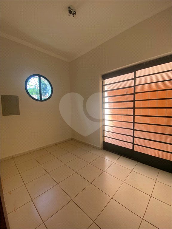 Casa à venda com 3 quartos em Jardim do Carmo, Araraquara, SP