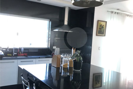Casa à venda com 4 suítes no condomínio Aruã, Mogi das Cruzes - SP