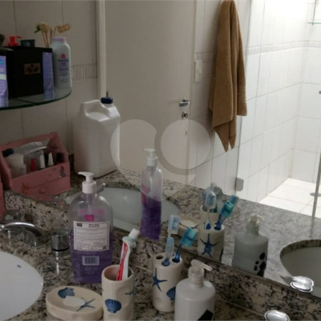 Casa à venda com 3 quartos, sendo 1 suíte, no condomínio Residencial Água Fria, São Paulo - SP