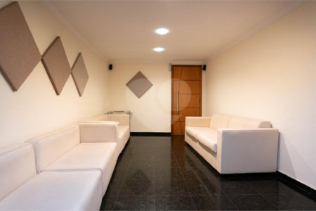 Sobrado à venda com 5 quartos, sendo 1 suíte, em Jardim Marisa, São Paulo, SP