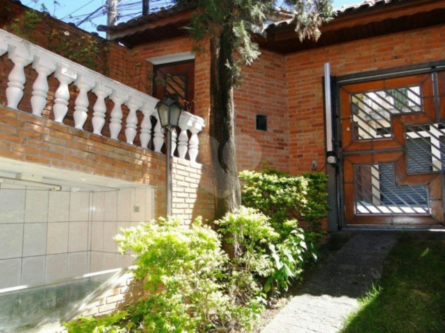 Sobrado à venda com 3 quartos, sendo 1 suíte,  em Vila Gustavo, São Paulo, SP