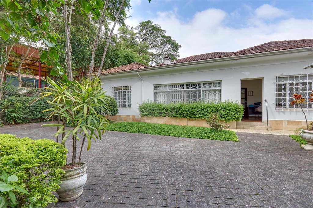 Casa Térrea à venda ou para alugar com 5 quartos, sendo 2 suítes, em Granja Julieta, São Paulo, SP