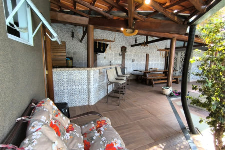 Casa à Venda no Santa Marta com 3 Suítes e Piscina
