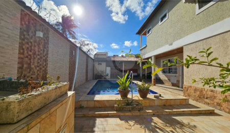 Casa à venda com 5 quartos, sendo 3 suítes,  no condomínio Colinas do Magarça, Rio de Janeiro - RJ