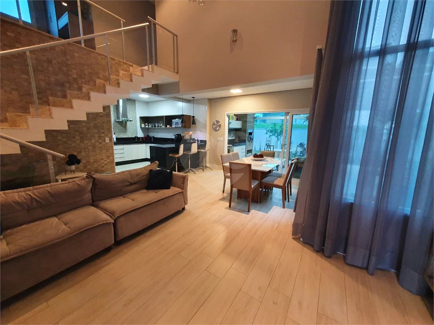 Casa à venda com 4 suítes no condomínio Granville São Venâncio, Itupeva - SP