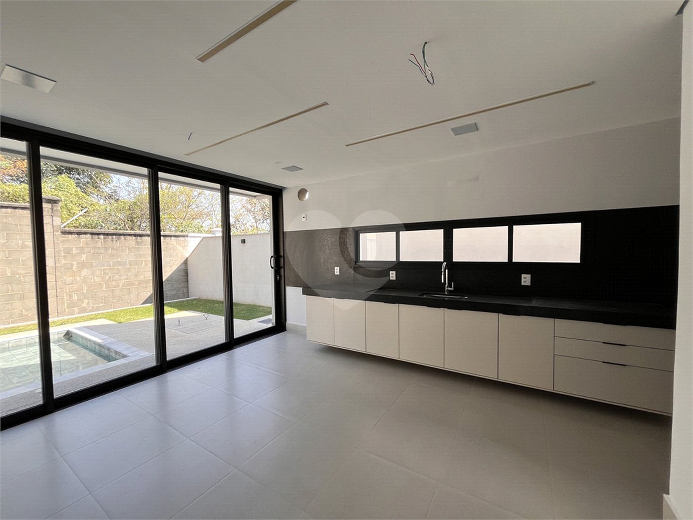 Casa à venda ou para alugar com 4 quartos, sendo 3 suítes, no condomínio Alphaville Nova Esplanada 1, Votorantim - SP