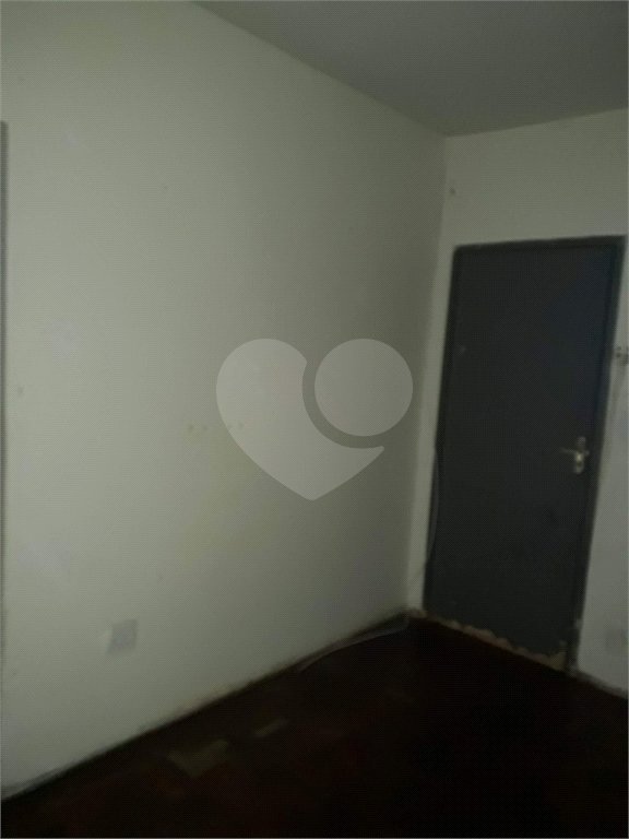 Casa térrea + Sala Comercial na Vila Prado.