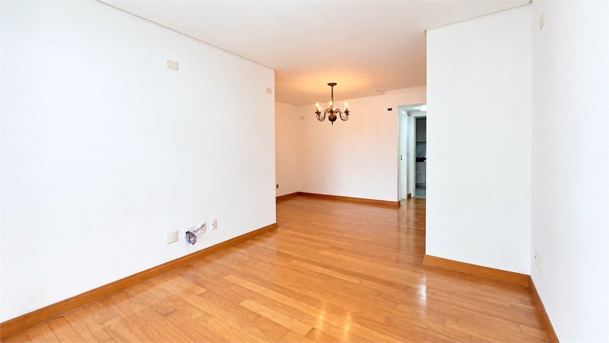 Apartamento à venda com 3 quartos, sendo 1 suíte,  em Jardim das Acácias, São Paulo, SP