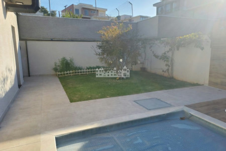 Casa à venda com 4 quartos, sendo 2 suítes,  no condomínio Figueira Garden, Atibaia - SP