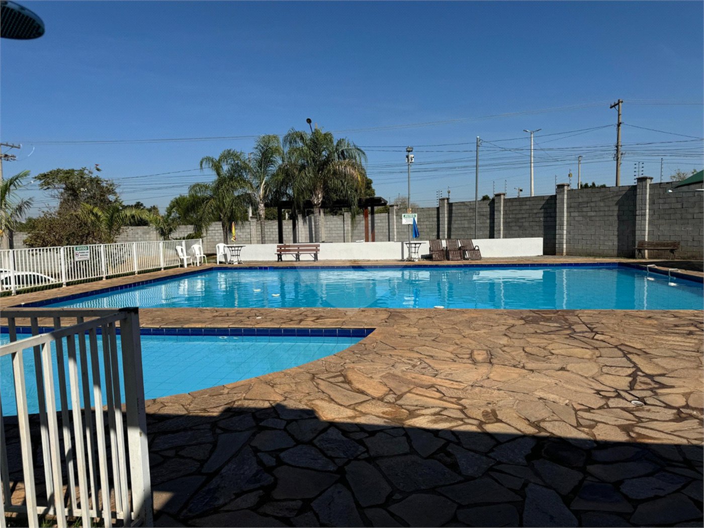Casa à venda com 3 quartos, sendo 1 suíte, no condomínio Terra Nova, Várzea Grande - MT