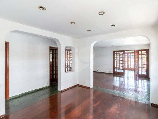 Sobrado à venda com 5 quartos, sendo 3 suítes,  em Alto da Boa Vista, São Paulo, SP