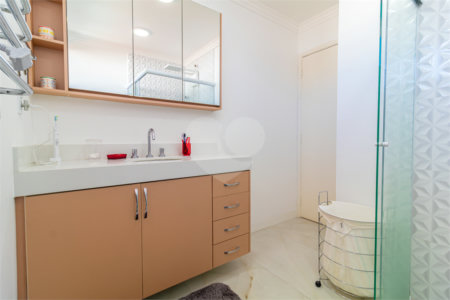 Casa à venda com 3 quartos, sendo 1 suíte, em Alto da Boa Vista, São Paulo, SP